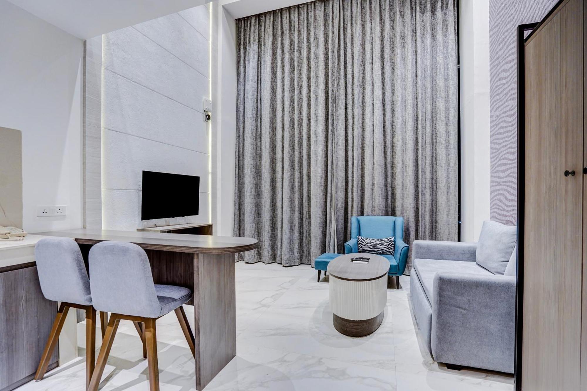 Sunday Hotels And Residences Γκουργκάον Εξωτερικό φωτογραφία