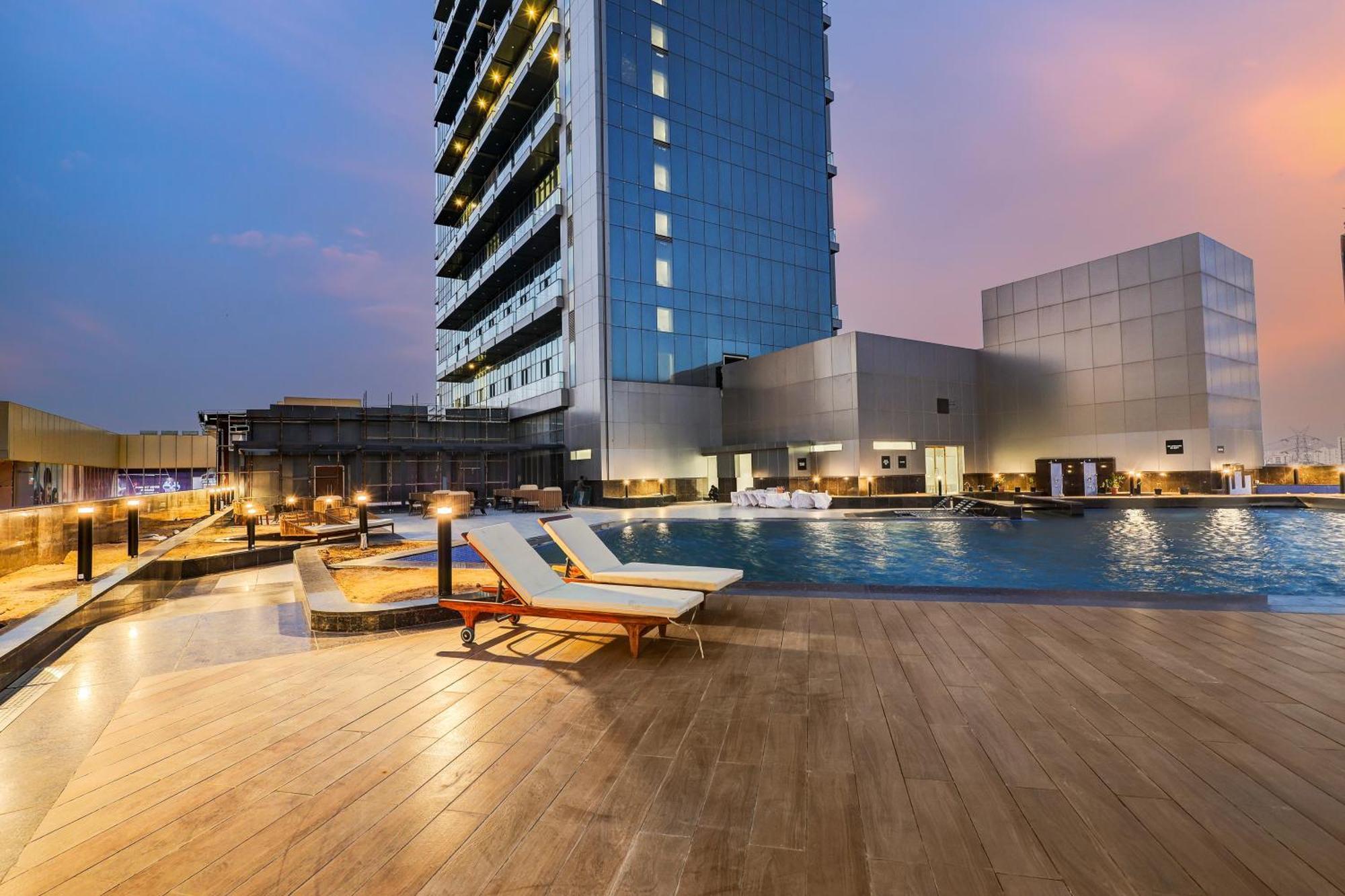 Sunday Hotels And Residences Γκουργκάον Εξωτερικό φωτογραφία