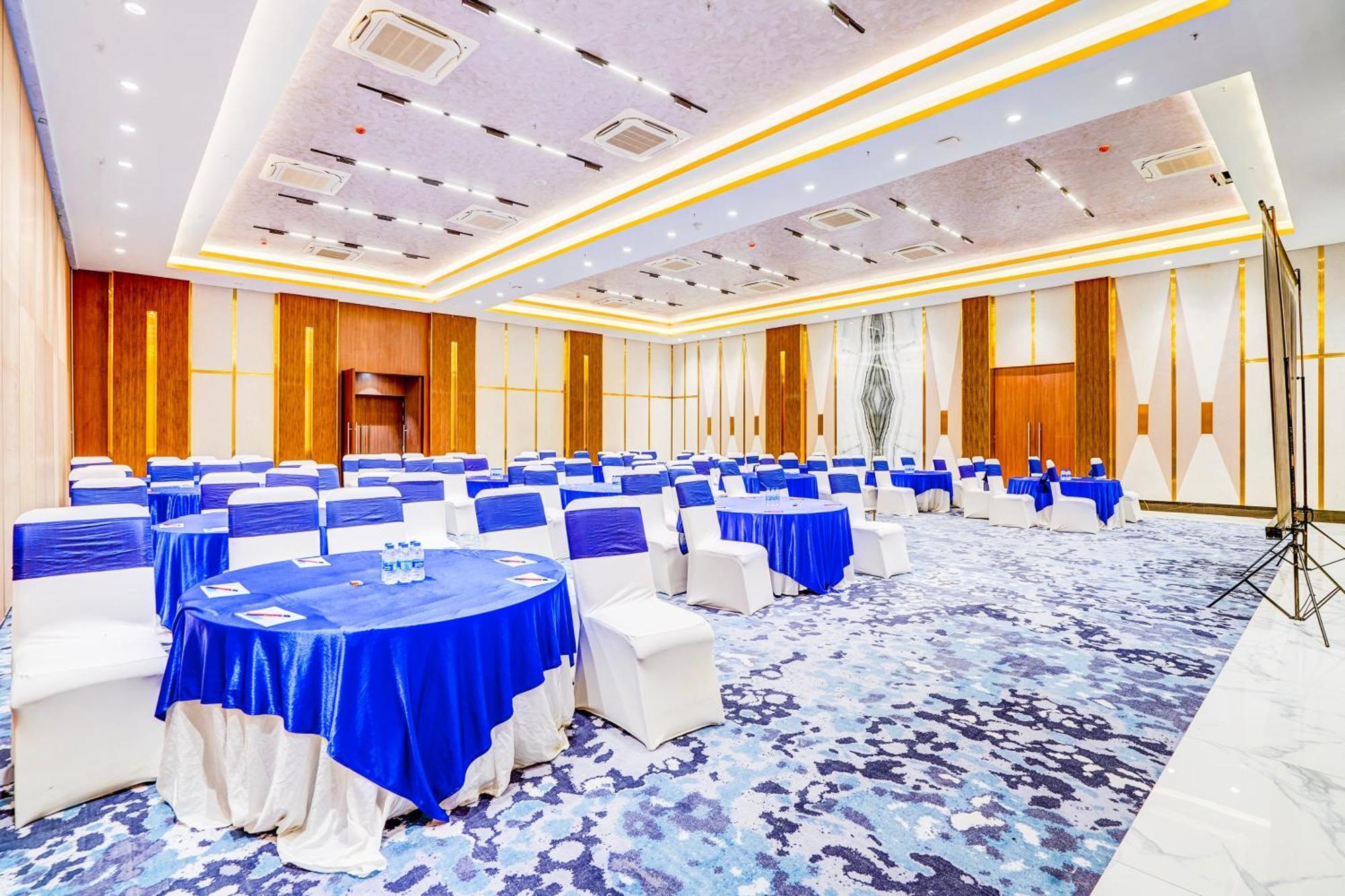 Sunday Hotels And Residences Γκουργκάον Εξωτερικό φωτογραφία