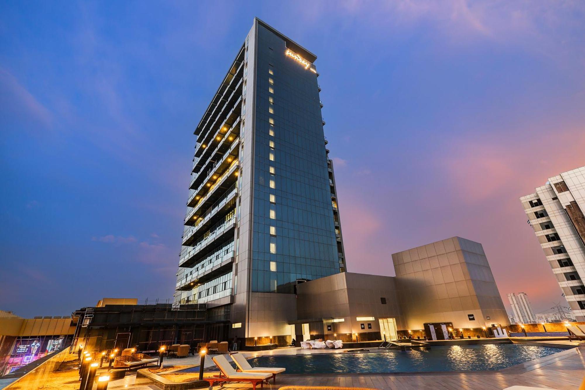 Sunday Hotels And Residences Γκουργκάον Εξωτερικό φωτογραφία