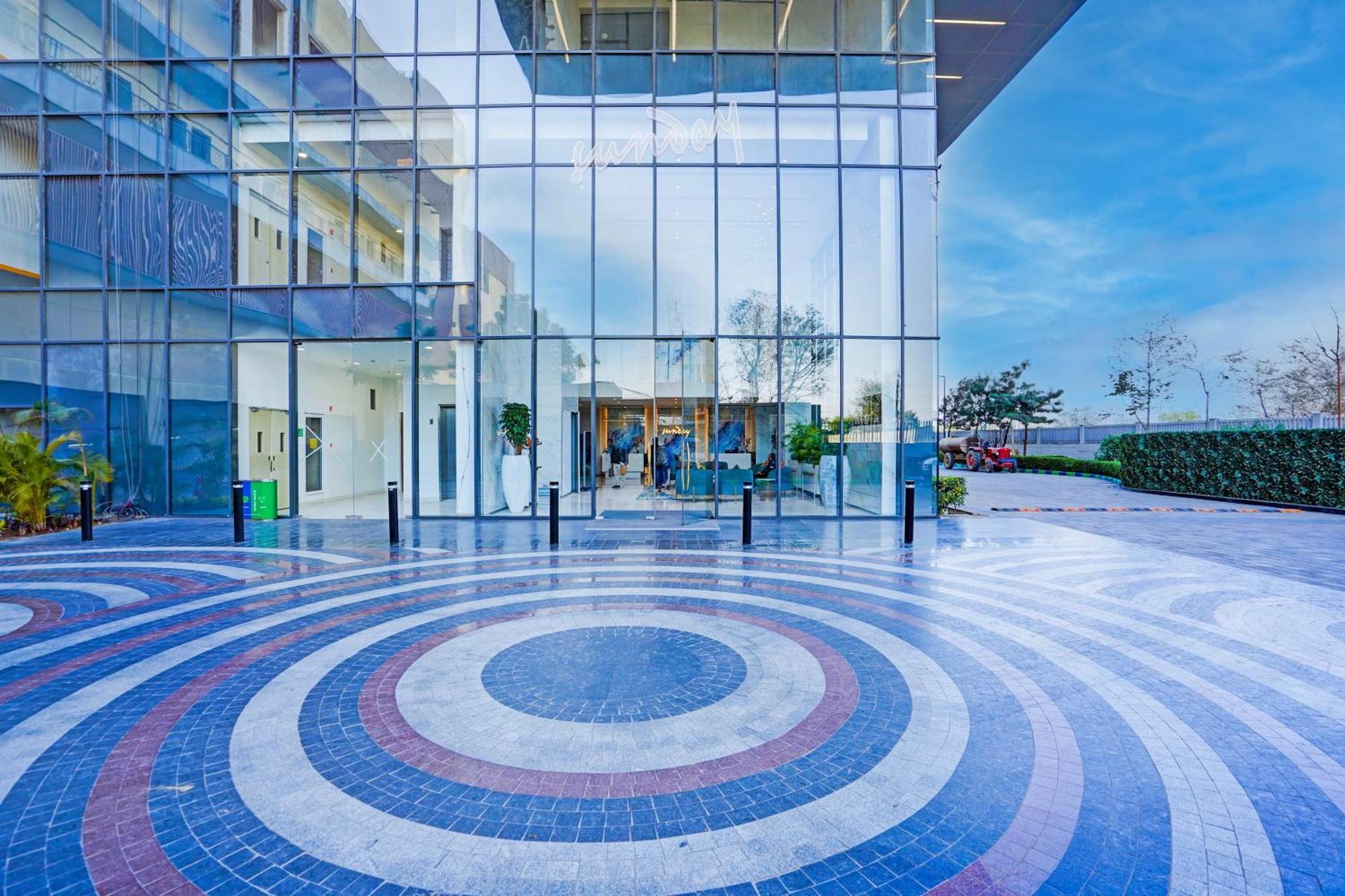 Sunday Hotels And Residences Γκουργκάον Εξωτερικό φωτογραφία
