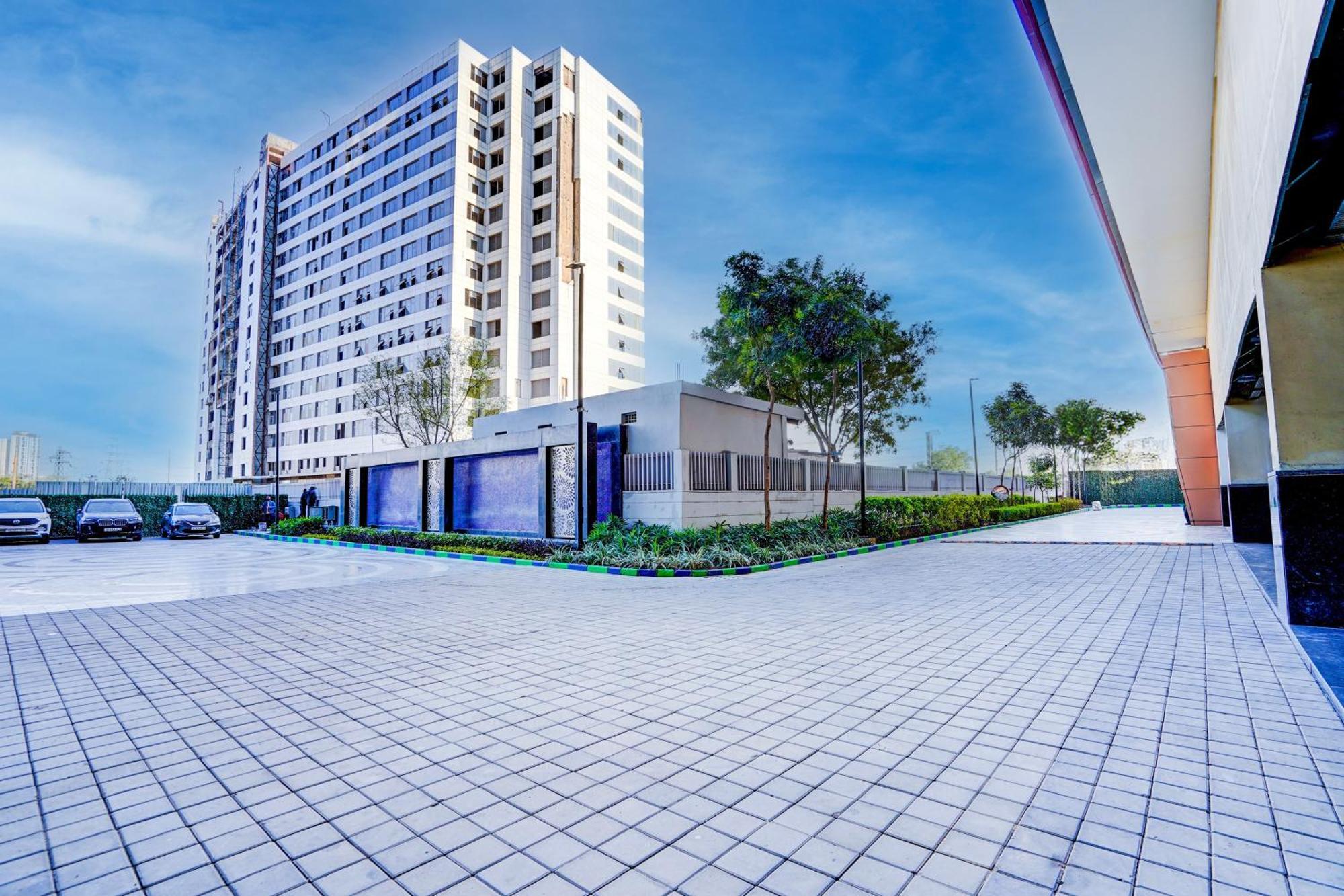 Sunday Hotels And Residences Γκουργκάον Εξωτερικό φωτογραφία