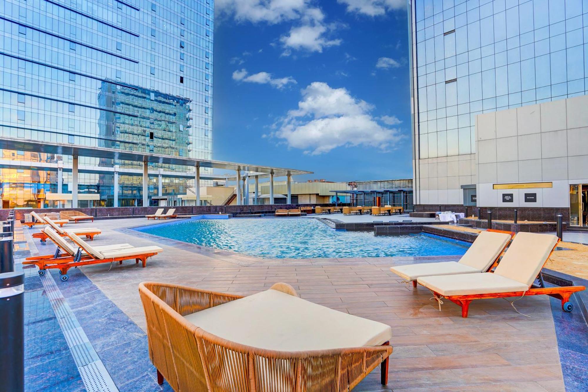 Sunday Hotels And Residences Γκουργκάον Εξωτερικό φωτογραφία