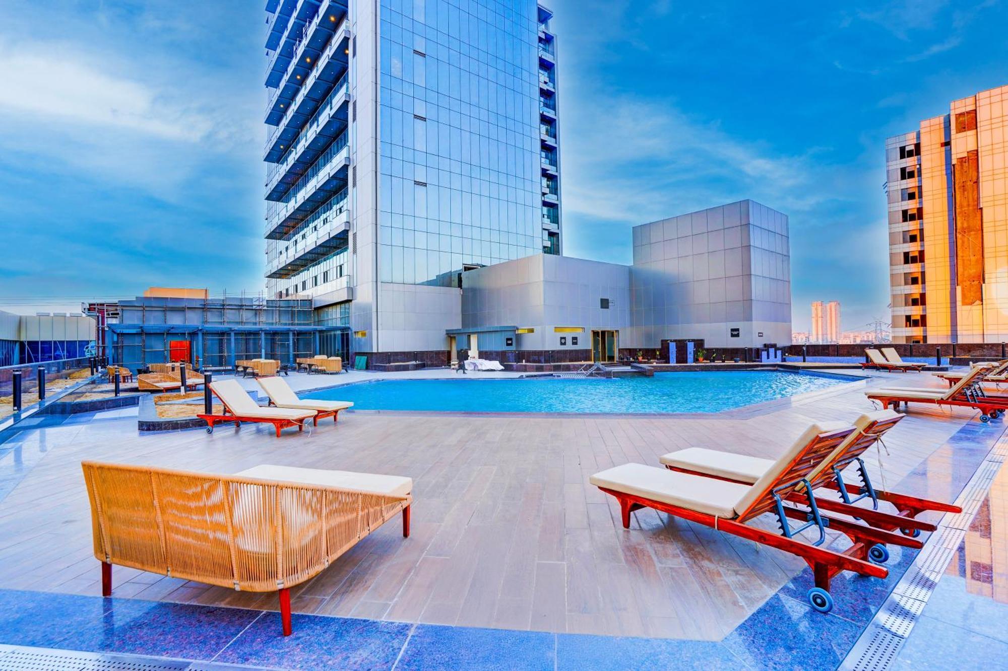 Sunday Hotels And Residences Γκουργκάον Εξωτερικό φωτογραφία