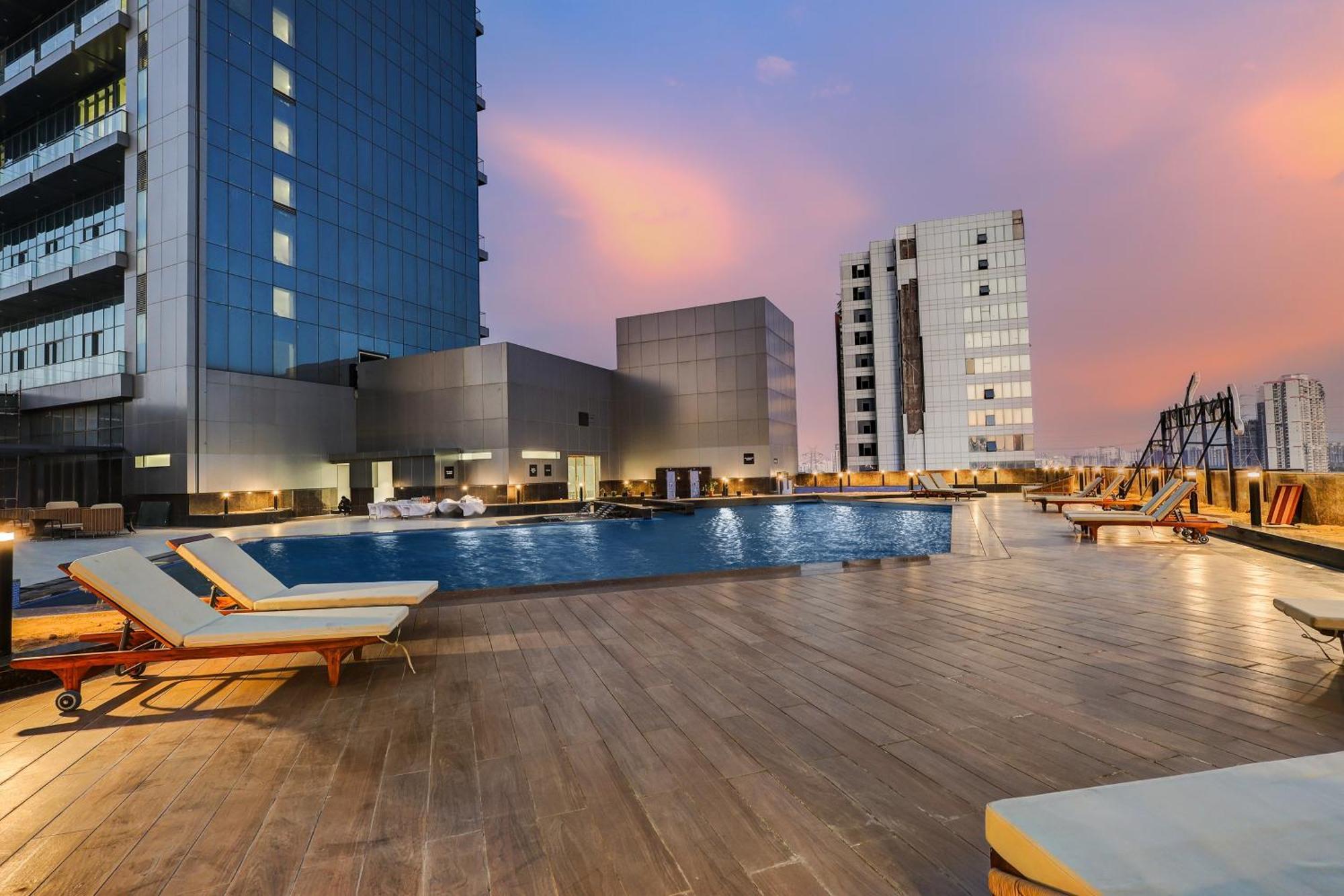 Sunday Hotels And Residences Γκουργκάον Εξωτερικό φωτογραφία