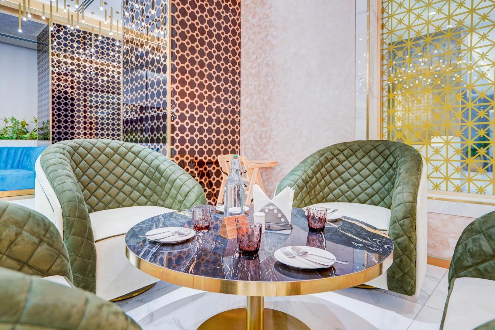 Sunday Hotels And Residences Γκουργκάον Εξωτερικό φωτογραφία